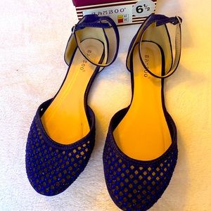 🥿 6.5 Bamboo Blue Flats. Lula style-Mesh w. blue gems. Closed toe & ankle strap